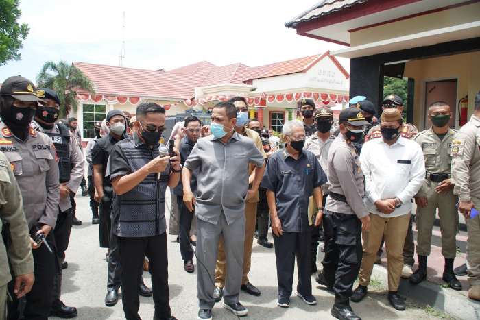 Anggota DPRD Kota Gorontalo Menemui Masa Aksi Demo